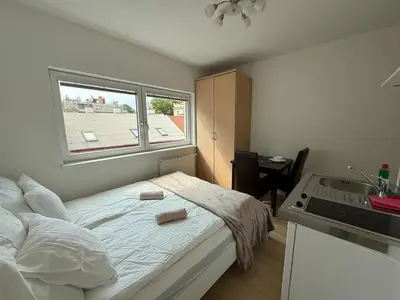 Ein Bett oder Betten in einem Zimmer der Unterkunft Urban Studio for 2 I Free Parking