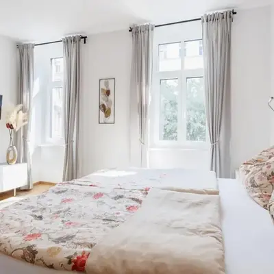 Central Renovated Apartment with AC & Free Parking