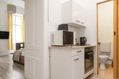Grundriss der Unterkunft Shiny & Comfy 1BR Apt Ideal for Long Stays