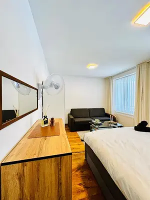 Ein Bett oder Betten in einem Zimmer der Unterkunft Comfortable 5BR Apartment Near Kaufpark Alterlaa