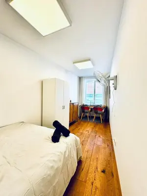 Ein Bett oder Betten in einem Zimmer der Unterkunft Comfortable 5BR Apartment Near Kaufpark Alterlaa