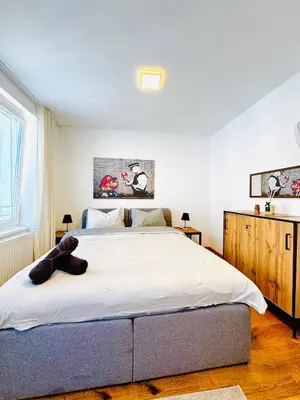 Ein Bett oder Betten in einem Zimmer der Unterkunft Comfortable 5BR Apartment Near Kaufpark Alterlaa