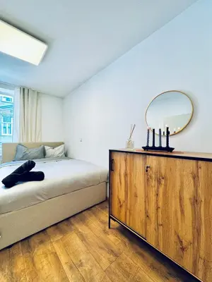 Ein Bett oder Betten in einem Zimmer der Unterkunft Comfortable 5BR Apartment Near Kaufpark Alterlaa