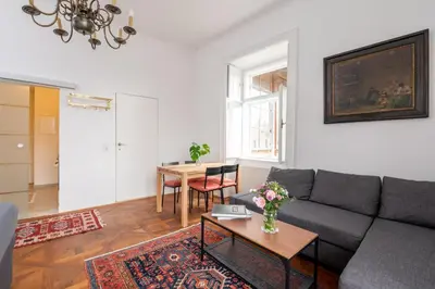 Ein Sitzbereich in der Unterkunft Small apartment with 24-hour check-in