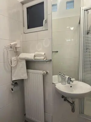 Ein Badezimmer in der Unterkunft PostersApt1-Cozy Cinema Vibes