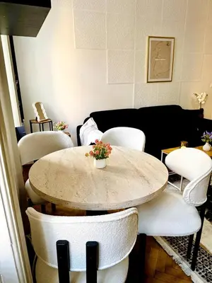 Ein Sitzbereich in der Unterkunft Charming Stay - Close to Vienna Attractions MZ17b
