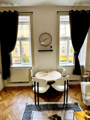 Ein Sitzbereich in der Unterkunft Charming Stay - Close to Vienna Attractions MZ17b