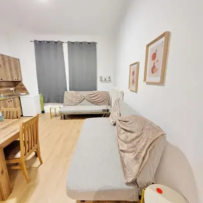 Spacious Apartment for Group Stays - 15 Min from Airport & City Center