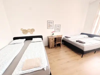 Ein Bett oder Betten in einem Zimmer der Unterkunft Lovely Apartment - 15 Min from Airport & City Center, 5 Min from Vienna Main-Bus Station EZ10a