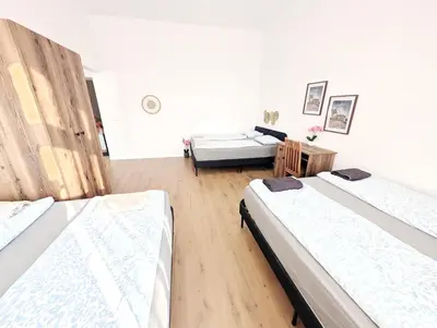 Ein Bett oder Betten in einem Zimmer der Unterkunft Lovely Apartment - 15 Min from Airport & City Center, 5 Min from Vienna Main-Bus Station EZ10a