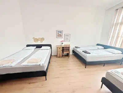 Ein Bett oder Betten in einem Zimmer der Unterkunft Lovely Apartment - 15 Min from Airport & City Center, 5 Min from Vienna Main-Bus Station EZ10a
