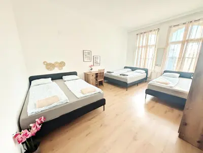 Ein Bett oder Betten in einem Zimmer der Unterkunft Lovely Apartment - 15 Min from Airport & City Center, 5 Min from Vienna Main-Bus Station EZ10a