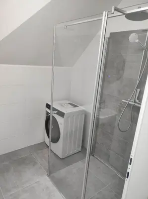 Ein Badezimmer in der Unterkunft Penthouse neben U2- U-Bahn
