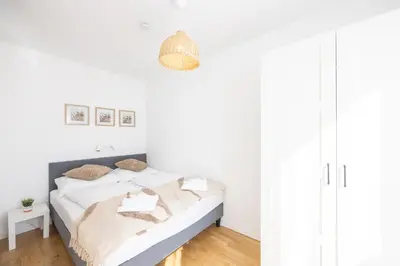 Ein Bett oder Betten in einem Zimmer der Unterkunft Deluxe Apartment with garden! Free Garage Parking included! Near SCS & Industry Center NÖ