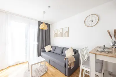 Ein Sitzbereich in der Unterkunft Deluxe Apartment with garden! Free Garage Parking included! Near SCS & Industry Center NÖ
