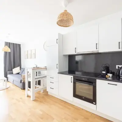 Deluxe Apartment with garden! Free Garage Parking included! Near SCS & Industry Center NÖ