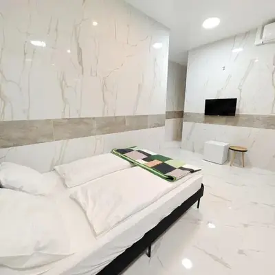 Elegant Vienna Apartments in Prime Location Steps from Danube & Prater YB4