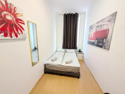 Ein Bett oder Betten in einem Zimmer der Unterkunft Lovely Apartment - 15 Min from Airport & City Center, 5 Min from Vienna Main-Bus Station EZ10b