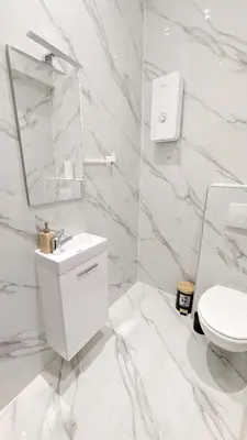 Ein Badezimmer in der Unterkunft Lovely Apartment - 15 Min from Airport & City Center, 5 Min from Vienna Main-Bus Station EZ10b