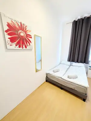 Ein Bett oder Betten in einem Zimmer der Unterkunft Lovely Apartment - 15 Min from Airport & City Center, 5 Min from Vienna Main-Bus Station EZ10b