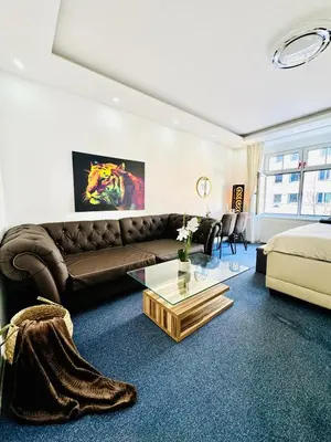 Grundriss der Unterkunft Private Rooms in Spacious 7-Bedroom Apartment, Prime Location