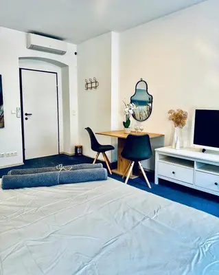 Grundriss der Unterkunft Private Rooms in Spacious 7-Bedroom Apartment, Prime Location