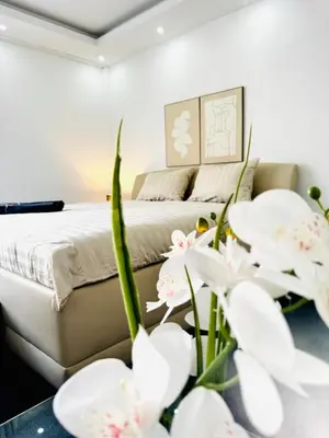 Grundriss der Unterkunft Private Rooms in Spacious 7-Bedroom Apartment, Prime Location