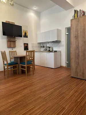 Küche/Küchenzeile in der Unterkunft PostersApt4-Cozy Cinema Vibes