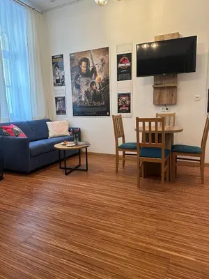 TV/Unterhaltungsangebot in der Unterkunft PostersApt4-Cozy Cinema Vibes