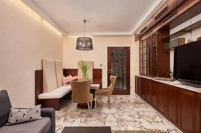 TV/Unterhaltungsangebot in der Unterkunft Experience Vintage Austrian Exclusive Apartment in the Heart of Vienna w Free Parking
