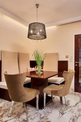 Ein Sitzbereich in der Unterkunft Experience Vintage Austrian Exclusive Apartment in the Heart of Vienna w Free Parking