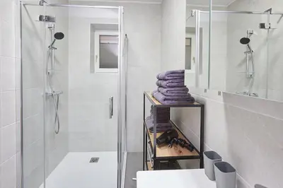 Ein Badezimmer in der Unterkunft Ruhiges Doppelzimmer bei Wien mit eigenem Bad