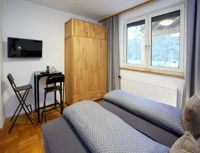 TV/Unterhaltungsangebot in der Unterkunft Ruhiges Doppelzimmer bei Wien mit eigenem Bad