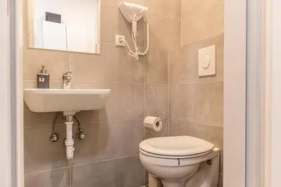 Ein Badezimmer in der Unterkunft Affordable Stylish Studio Easy City Access
