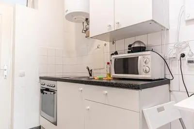 Küche/Küchenzeile in der Unterkunft Affordable Stylish Studio Easy City Access
