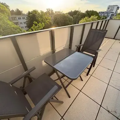 Modern Rooftop Apartment with Free Parking