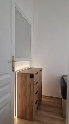 Grundriss der Unterkunft A stylish and comfortable 2 bedroom apartment with thoughtful design, private balcony, and a relaxing bathtub, making it perfect for well being and cozy city living