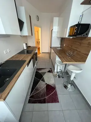 Küche/Küchenzeile in der Unterkunft A stylish and comfortable 2 bedroom apartment with thoughtful design, private balcony, and a relaxing bathtub, making it perfect for well being and cozy city living