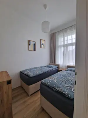 Ein Bett oder Betten in einem Zimmer der Unterkunft A stylish and comfortable 2 bedroom apartment with thoughtful design, private balcony, and a relaxing bathtub, making it perfect for well being and cozy city living