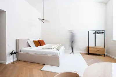 Ein Bett oder Betten in einem Zimmer der Unterkunft Stilvolles Altbau-Apartment direkt am Naschmarkt