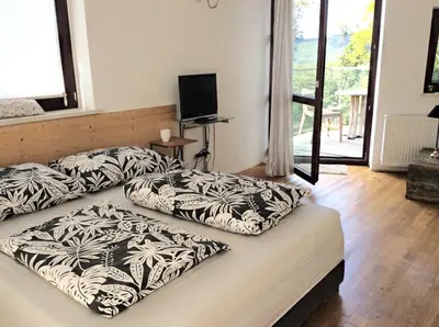 Ein Bett oder Betten in einem Zimmer der Unterkunft MODERN LUXURY FOREST APARTMENT - 30 mins to center