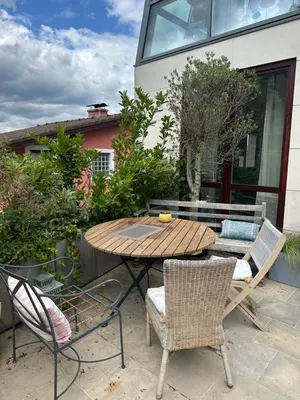 Ein Patio oder anderer Außenbereich in der Unterkunft MODERN LUXURY FOREST APARTMENT - 30 mins to center