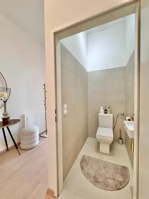 Ein Badezimmer in der Unterkunft La Rosa Vienna - Luxury Apartment near Westbahnhof