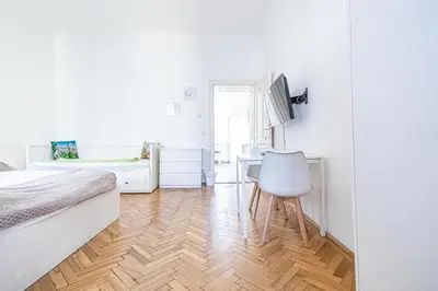 Grundriss der Unterkunft Stylish & Cozy 2-Bedroom Apartment, Very Central