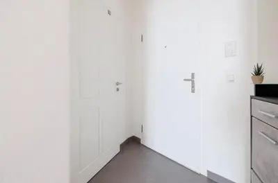 Grundriss der Unterkunft Large Modern City Apartment