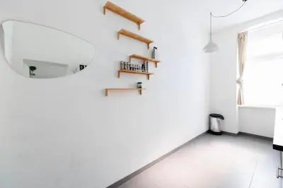 Grundriss der Unterkunft Large Modern City Apartment
