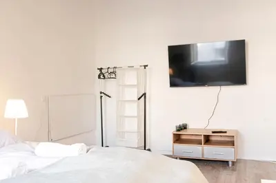 Grundriss der Unterkunft Spacious private rooms in 2BR shared Apartment - Perfect for Longstays