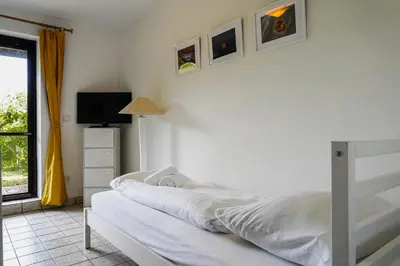 Ein Bett oder Betten in einem Zimmer der Unterkunft Sunset View Weekend house with lake view, balcony, garden, parking
