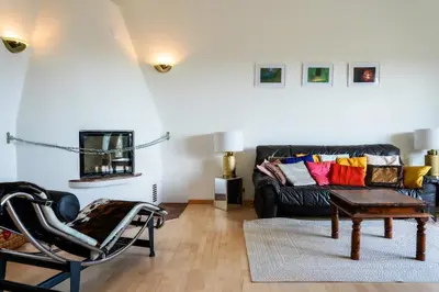 Ein Sitzbereich in der Unterkunft Sunset View Weekend house with lake view, balcony, garden, parking