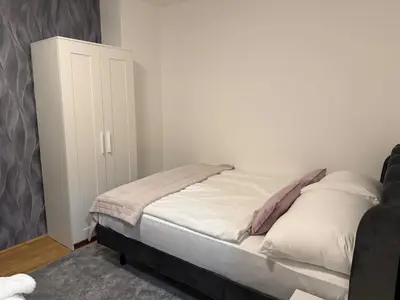 Ein Bett oder Betten in einem Zimmer der Unterkunft Stylish Stadlau Apartment - Free Parking